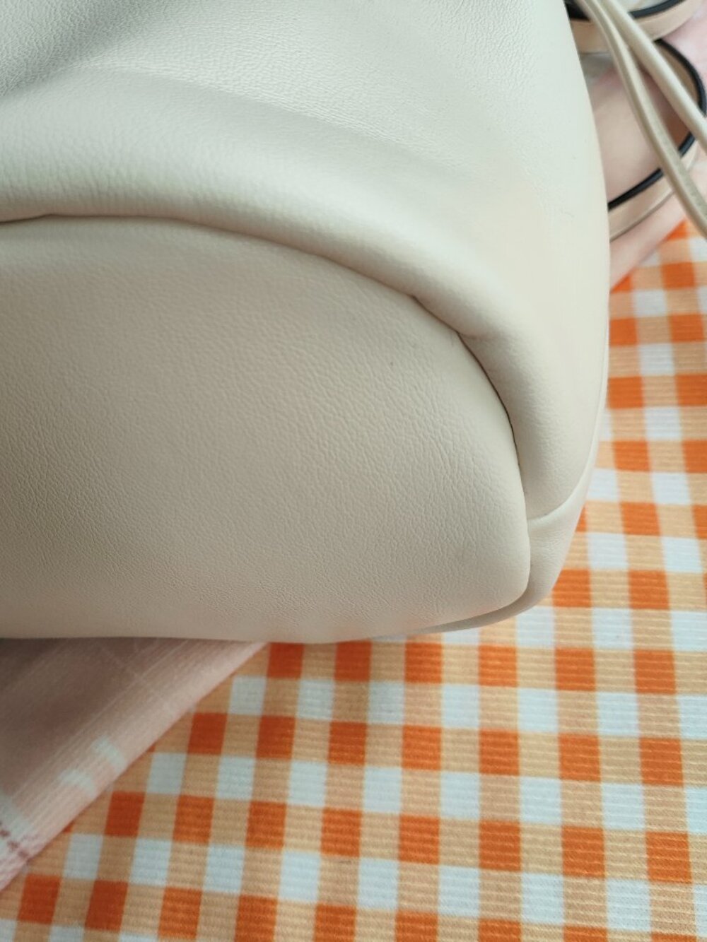 Longchamp Le Pliage Xtra Off-White Drawstring Bucket Bag - Picture 2 of 6